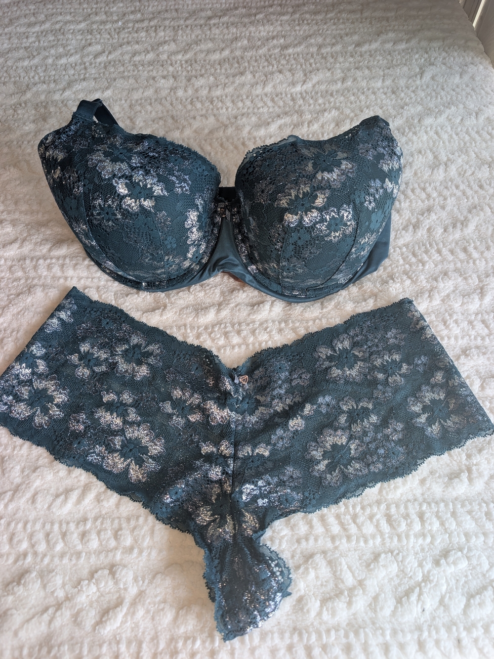 Victoria's Secrets Teal Lace Underwire Bra & Lace Boyshort Set - Women Intimates